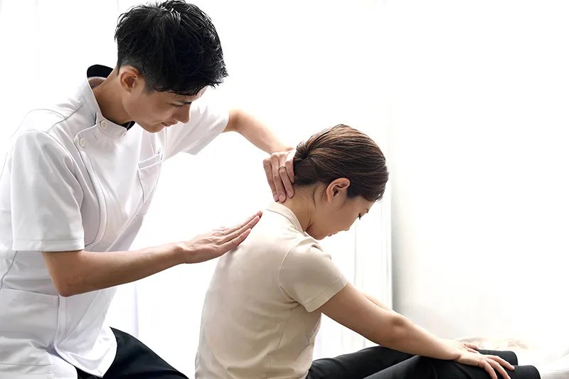 スマホ首とも呼ばれるストレートネック